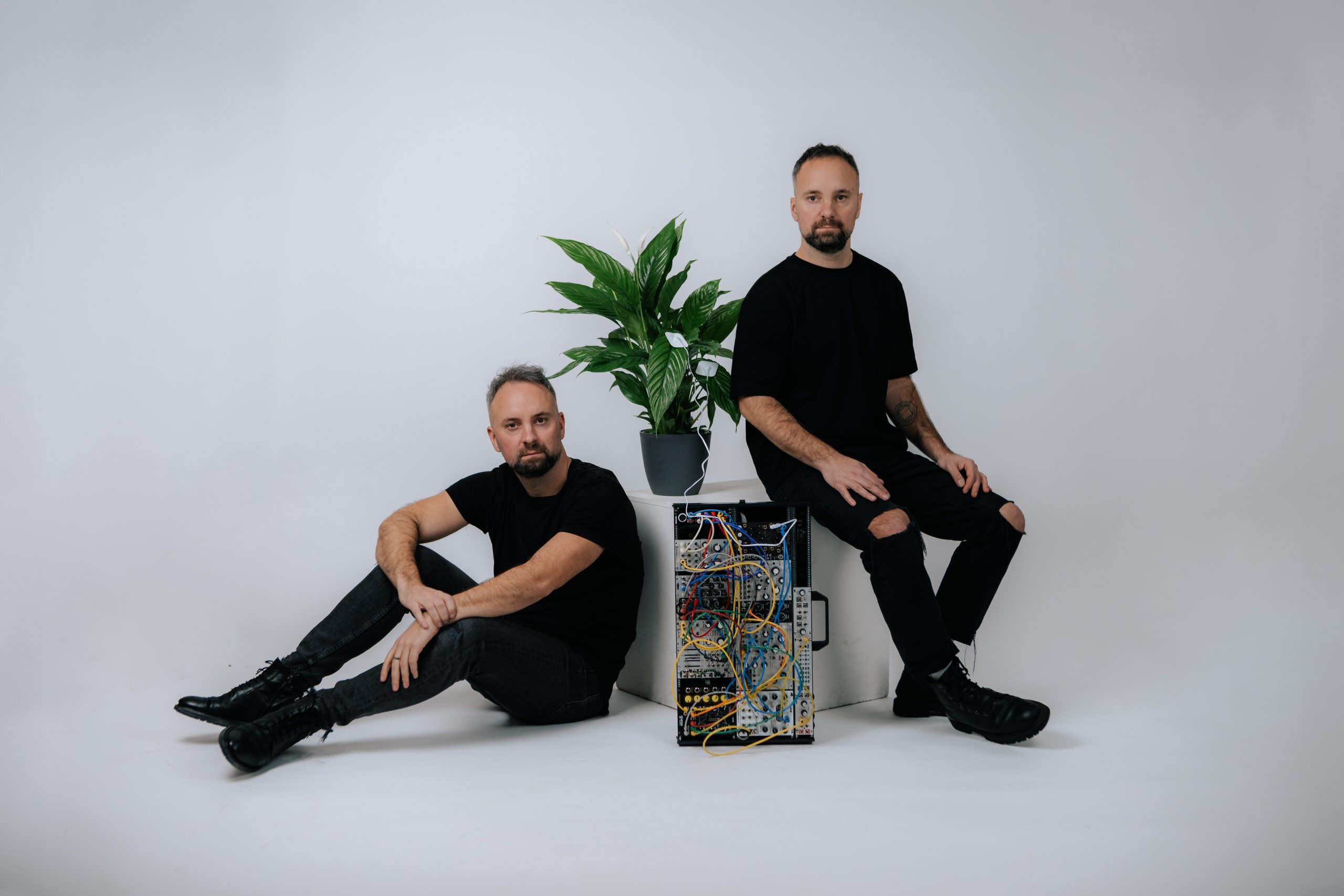 Bratři drop new Single “Neon” – A new era of Electronic Music ...